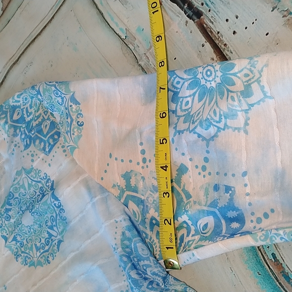 Time And Tru Blue/White Floral Mandela Pattern V Neck Long Sleeve Flowy Shirt - Picture 7 of 8